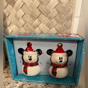 New Disney Mickey and Minnie snowman salt and pepper shakers